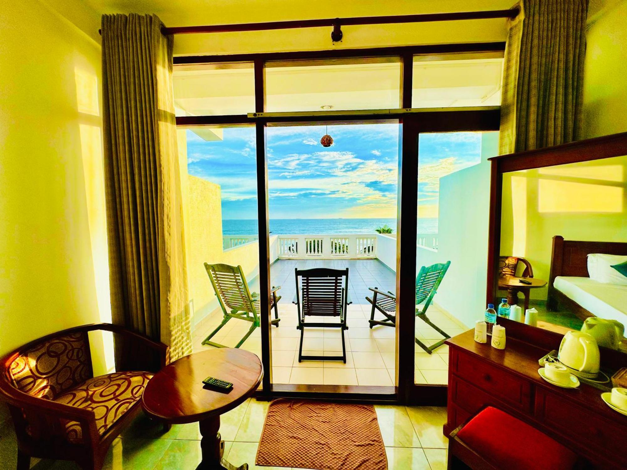 Adana Beach Resort Mirissa Dış mekan fotoğraf
