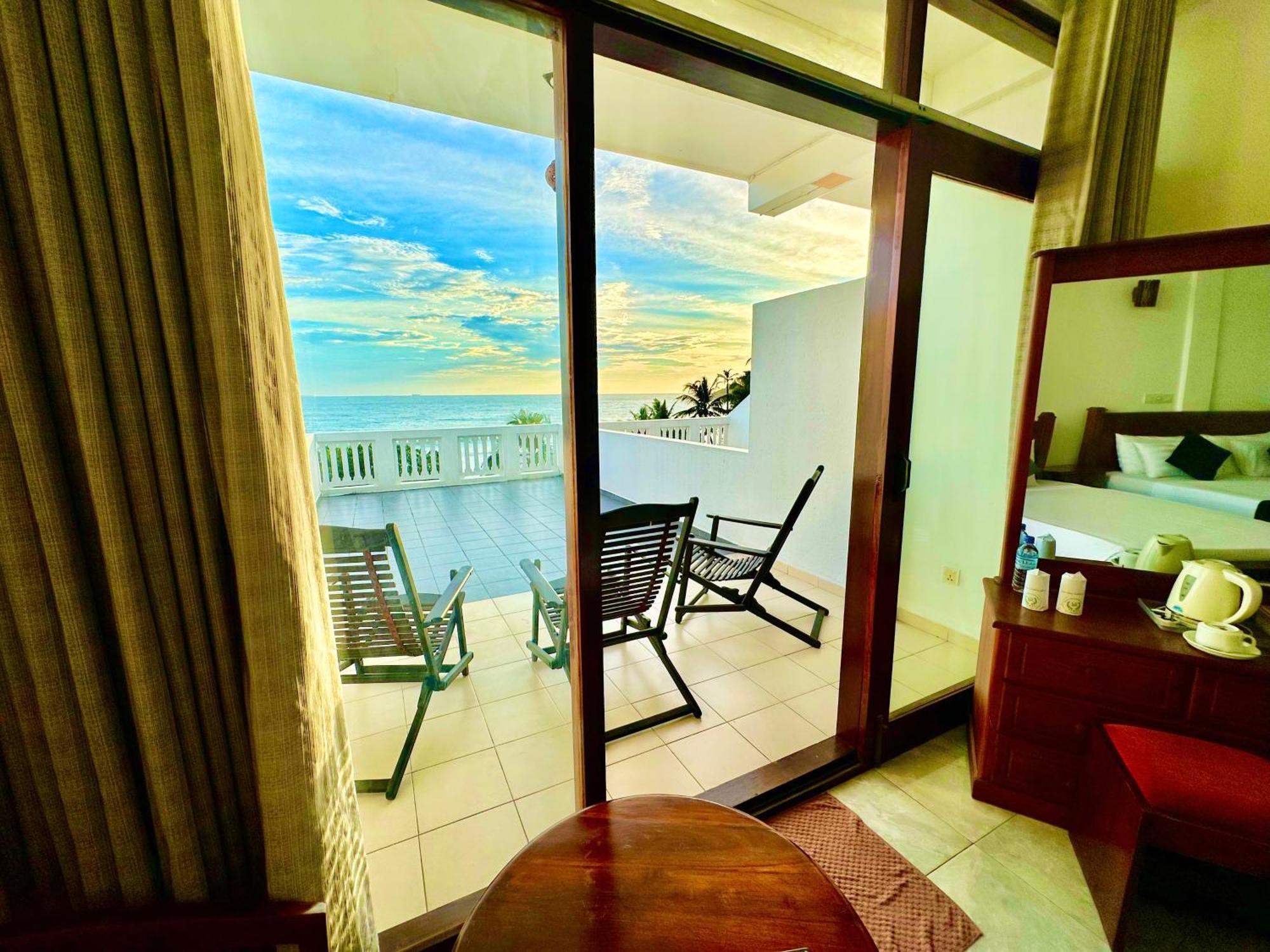 Adana Beach Resort Mirissa Dış mekan fotoğraf