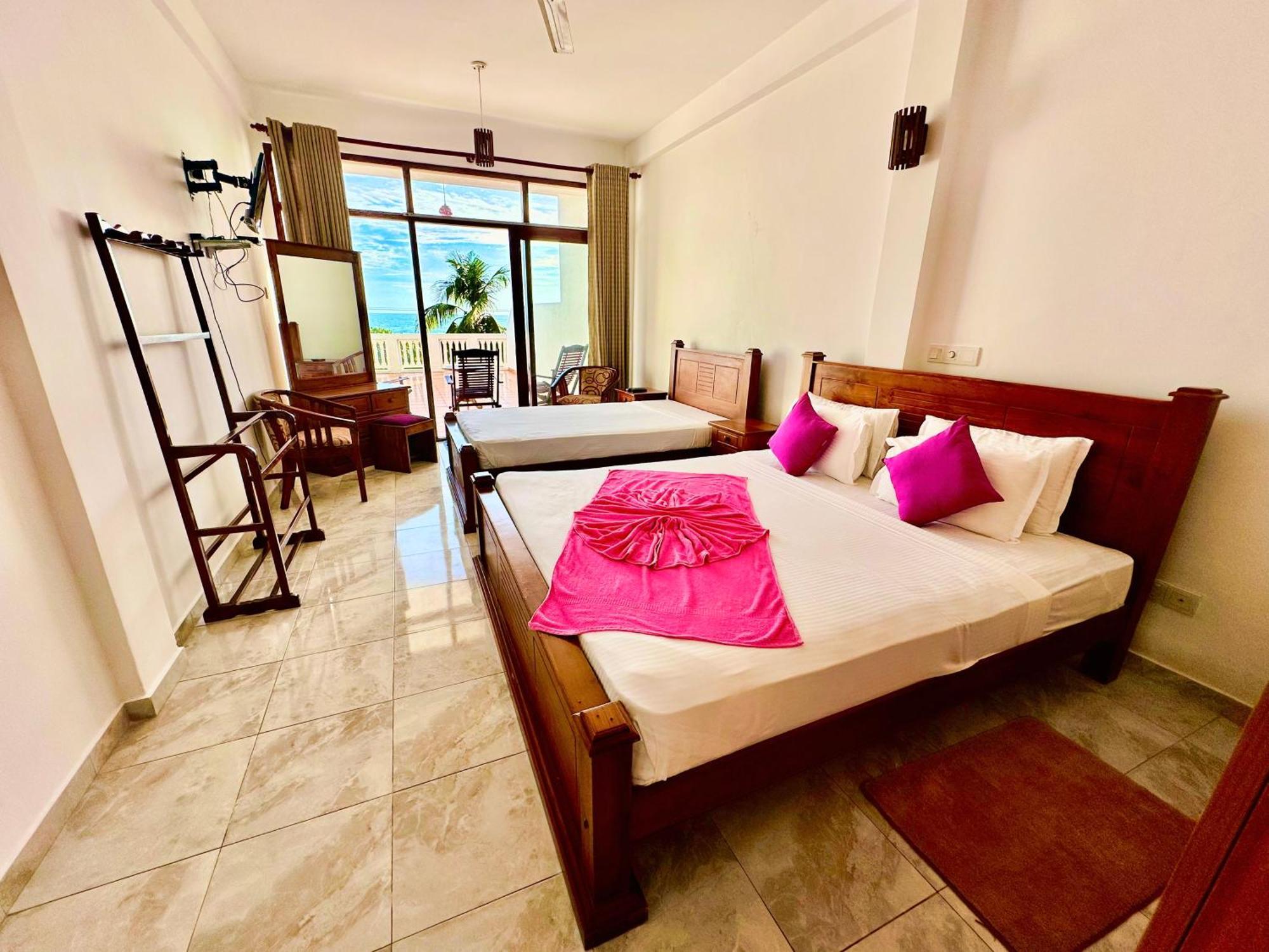 Adana Beach Resort Mirissa Dış mekan fotoğraf