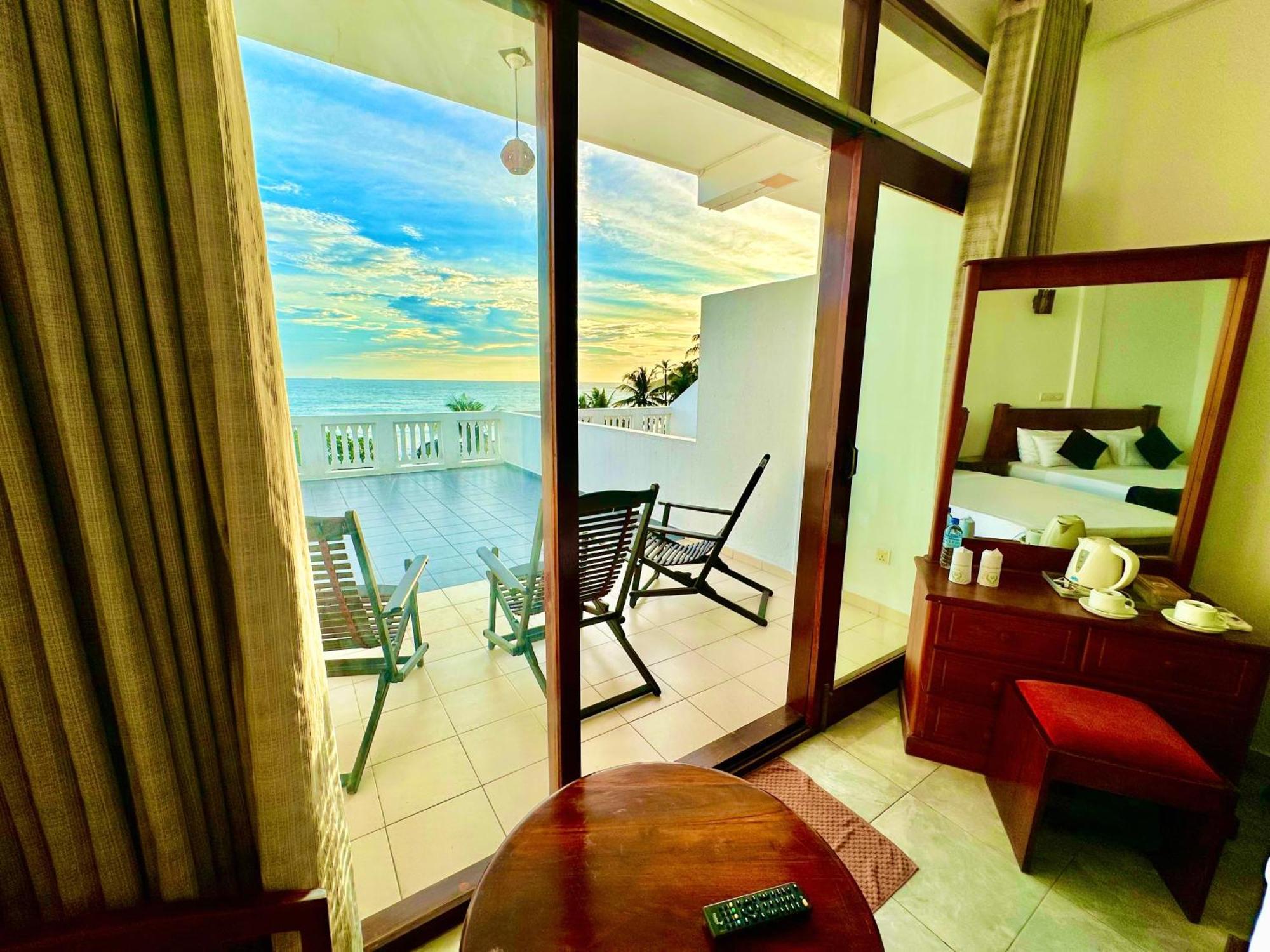Adana Beach Resort Mirissa Dış mekan fotoğraf