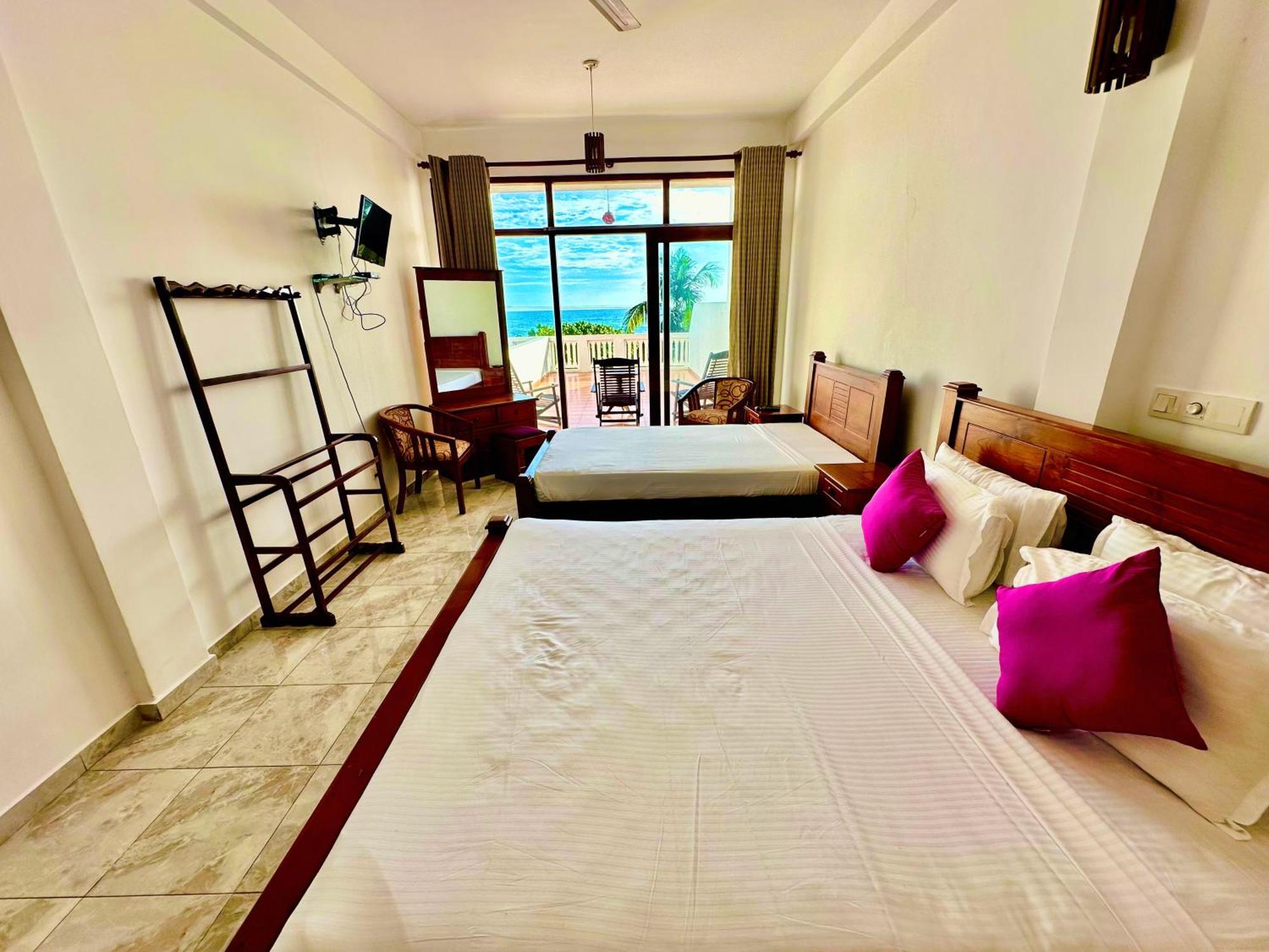 Adana Beach Resort Mirissa Dış mekan fotoğraf