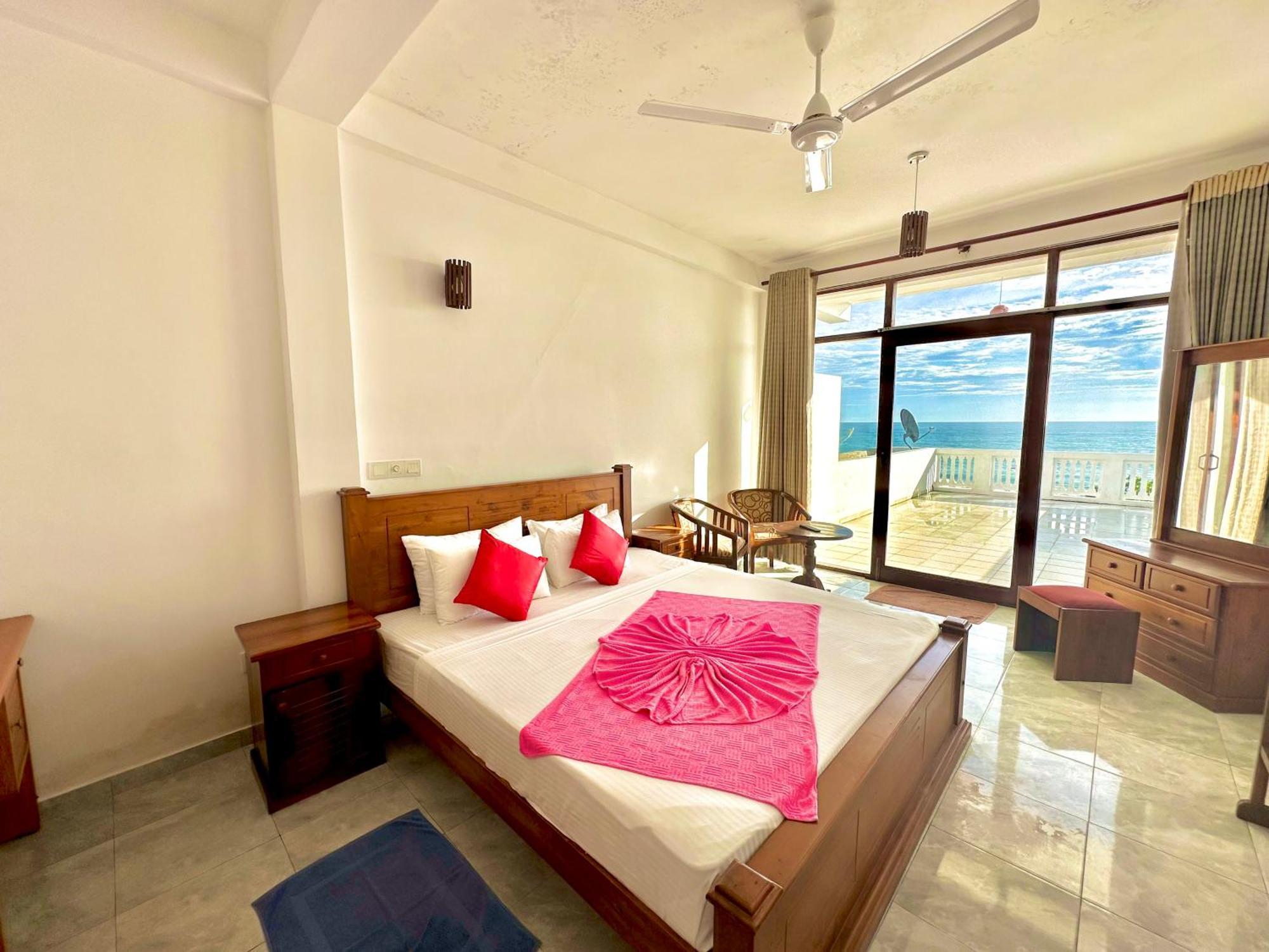 Adana Beach Resort Mirissa Dış mekan fotoğraf