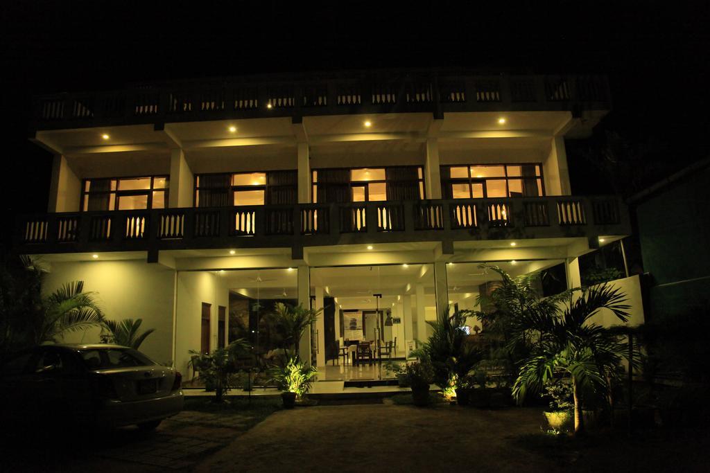 Adana Beach Resort Mirissa Dış mekan fotoğraf